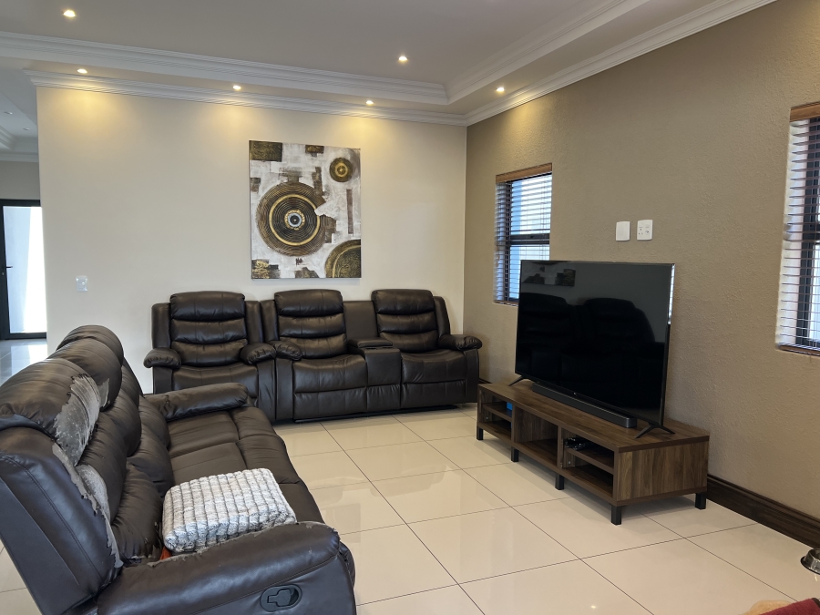 6 Bedroom Property for Sale in Sagewood Western Cape